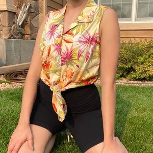 🦋 FLORAL TOMMY BAHAMA TIE SHIRT 🦋